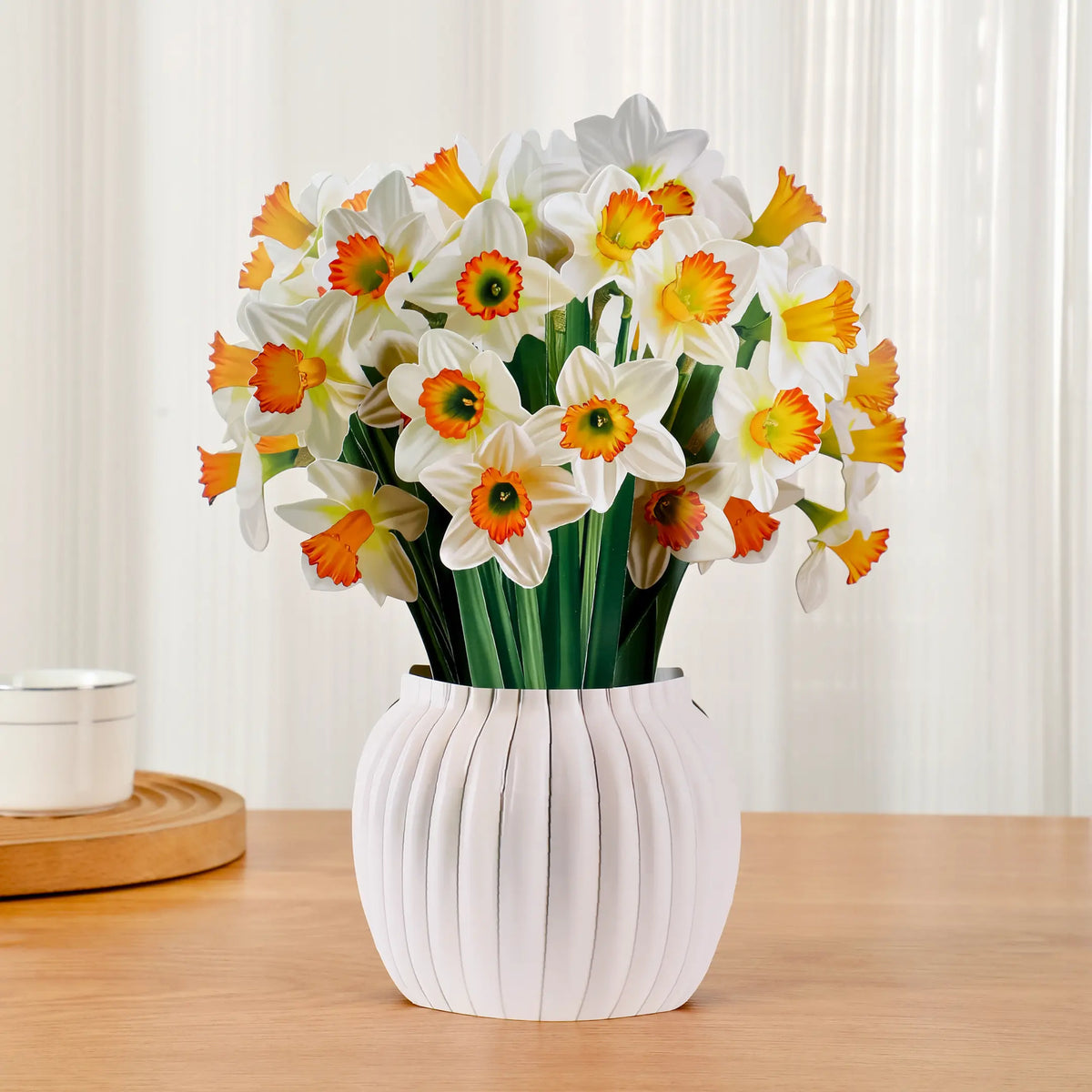 Daffodil-Bloom-paper-pop-up-bouquet-of-white-and-golden-daffodils-—-PetalPal
